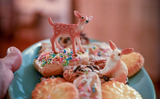 Gross und Klein in der Weihnachtsbäckerei