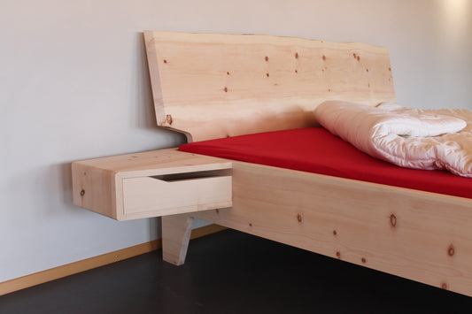 Ein Naturbett aus Arvenholz